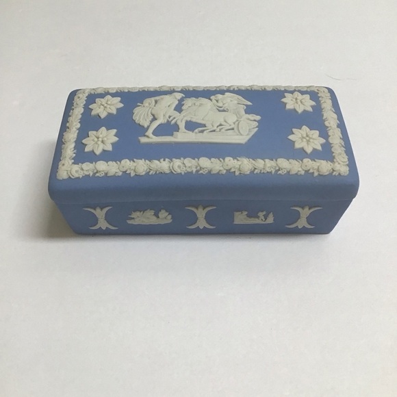 Wedgwood England 1970’s Pale Blue Rectangle Lid Box Ulysses & Chariot Pill Match - Picture 2 of 11